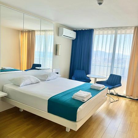 Lux Apartaments Batumi Esterno foto