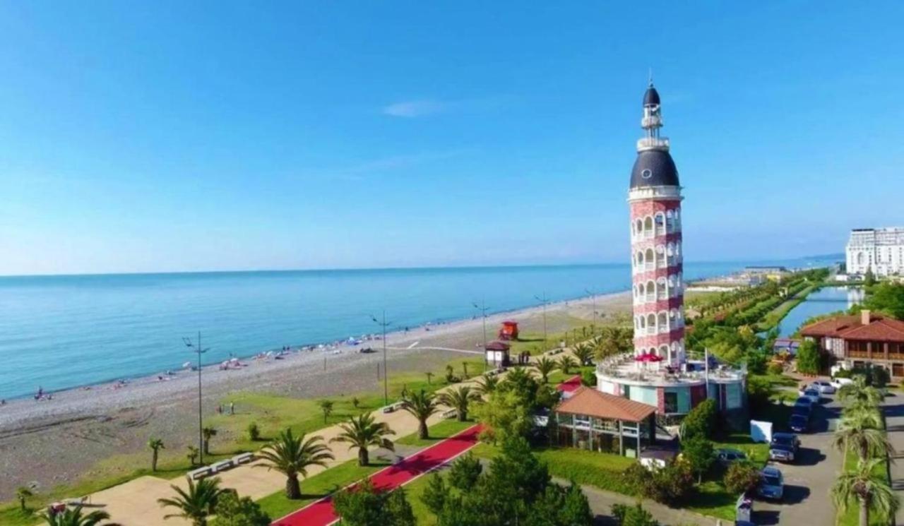 Lux Apartaments Batumi Esterno foto