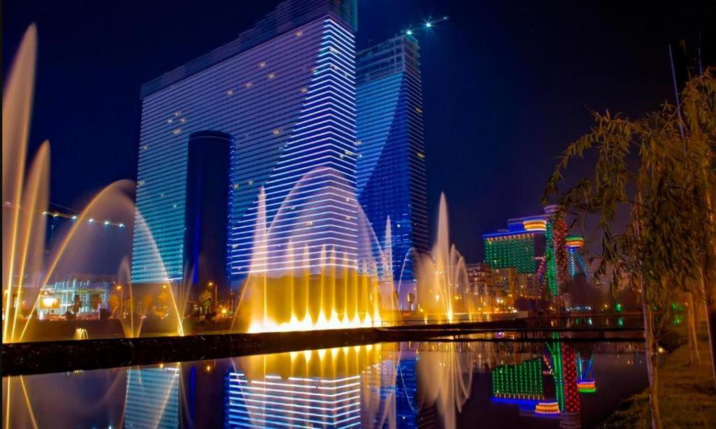 Lux Apartaments Batumi Esterno foto