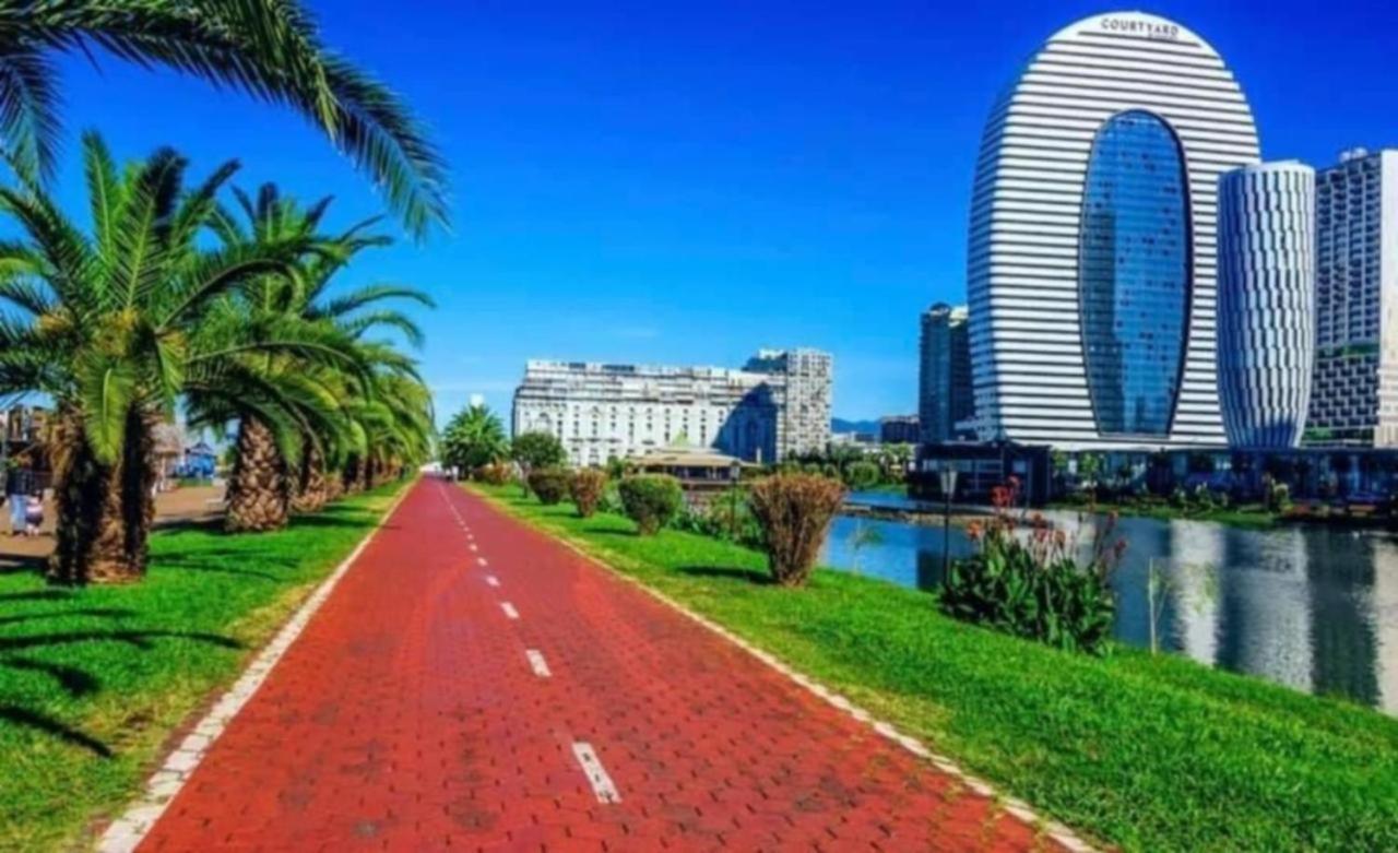 Lux Apartaments Batumi Esterno foto