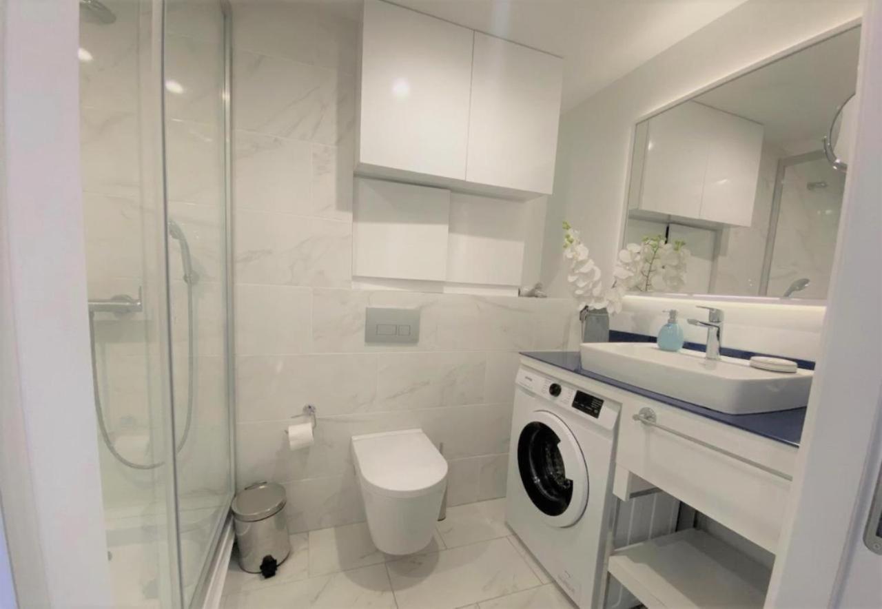 Lux Apartaments Batumi Esterno foto