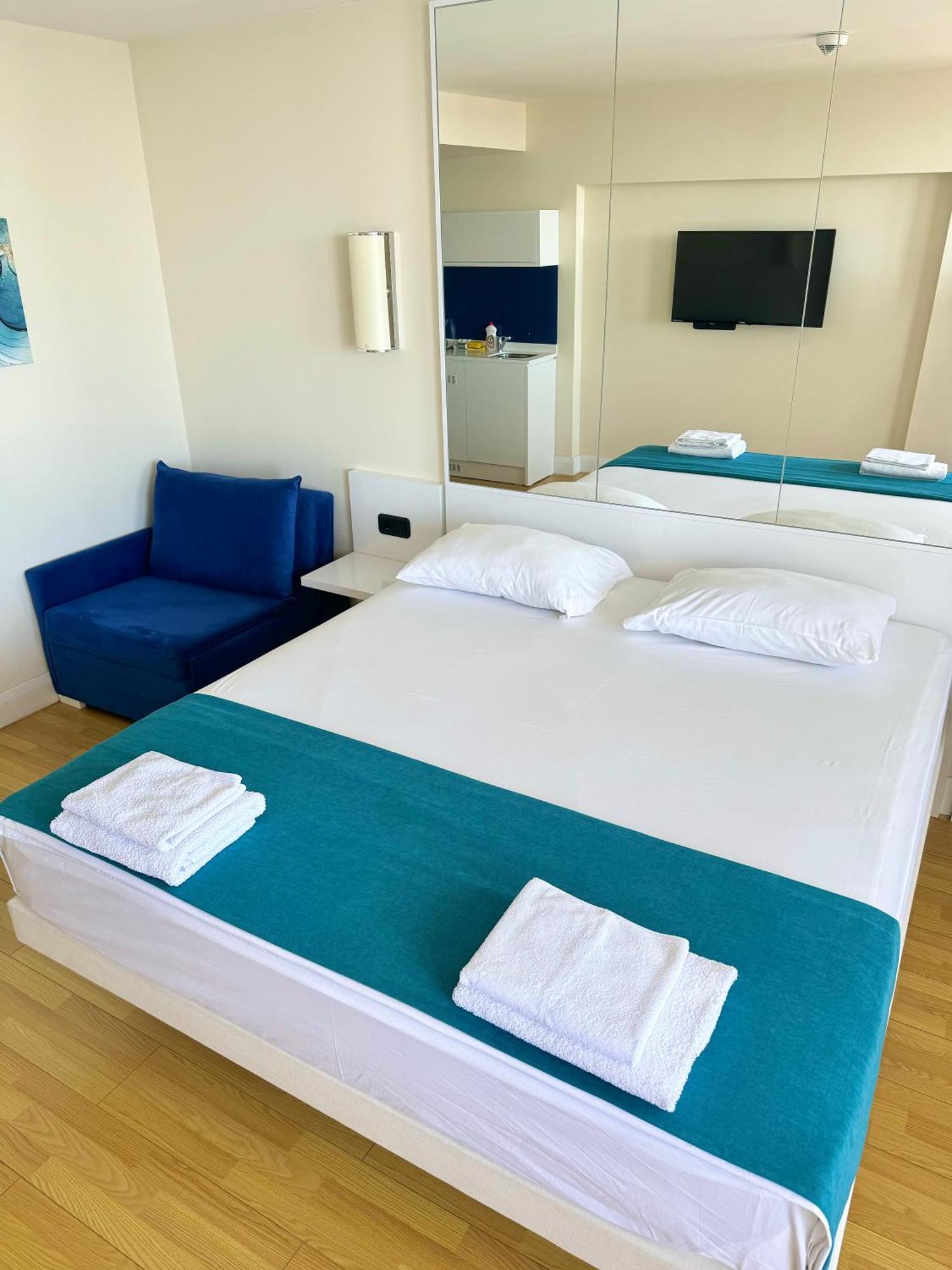 Lux Apartaments Batumi Esterno foto