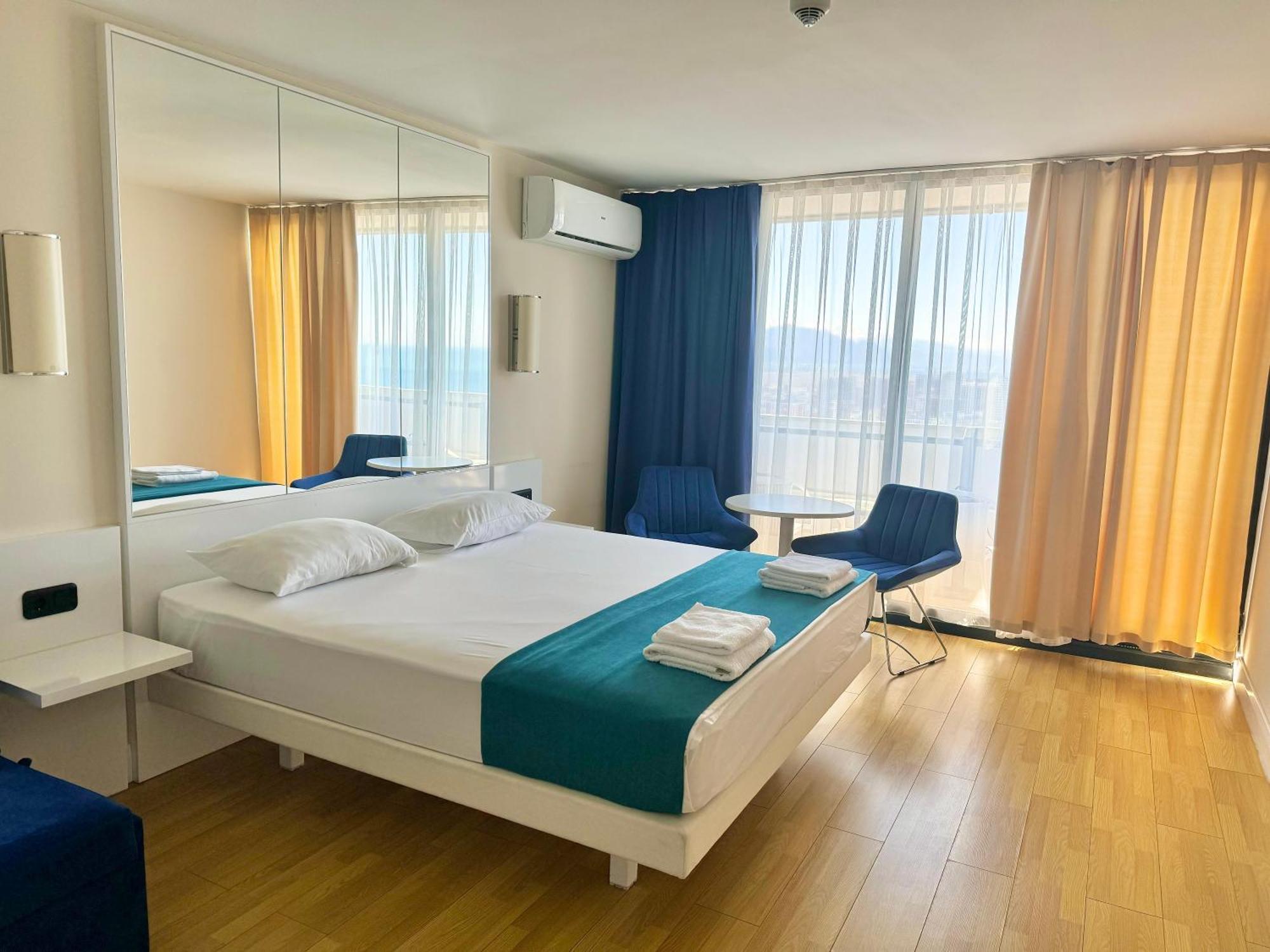 Lux Apartaments Batumi Esterno foto