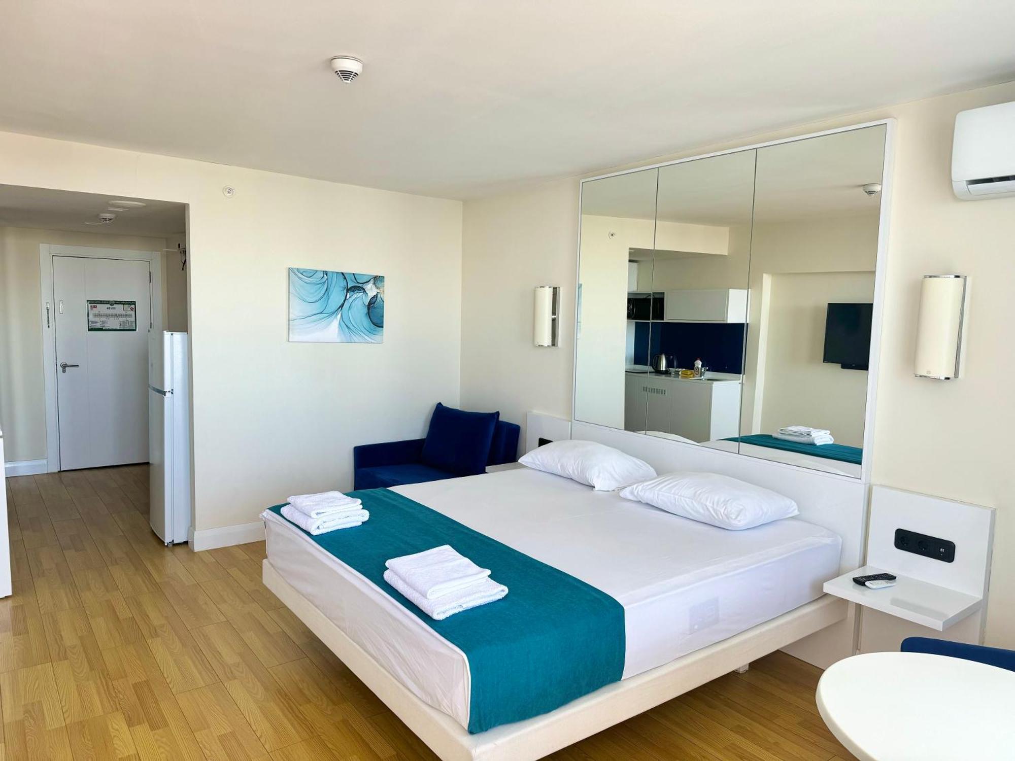 Lux Apartaments Batumi Esterno foto