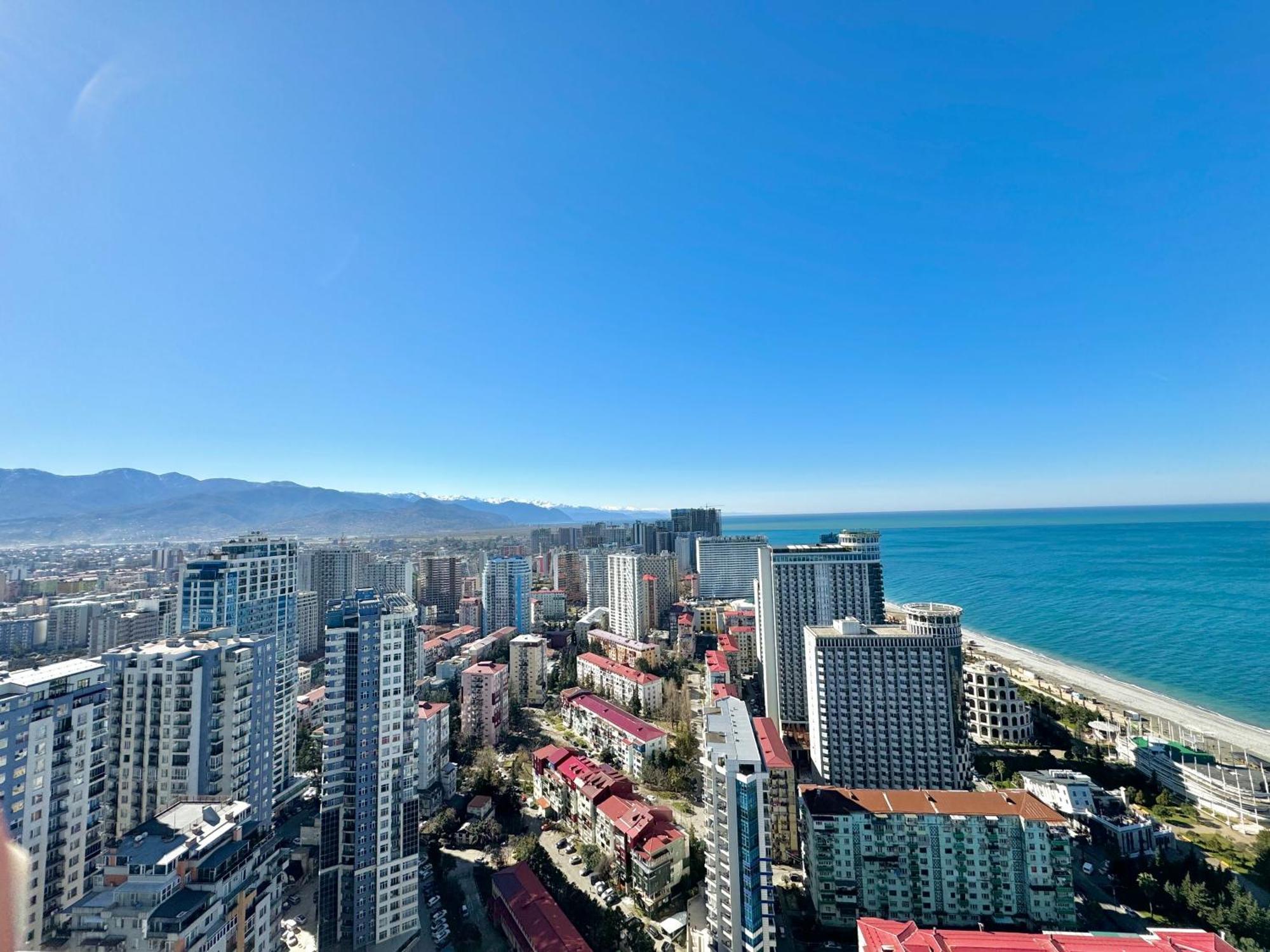 Lux Apartaments Batumi Esterno foto